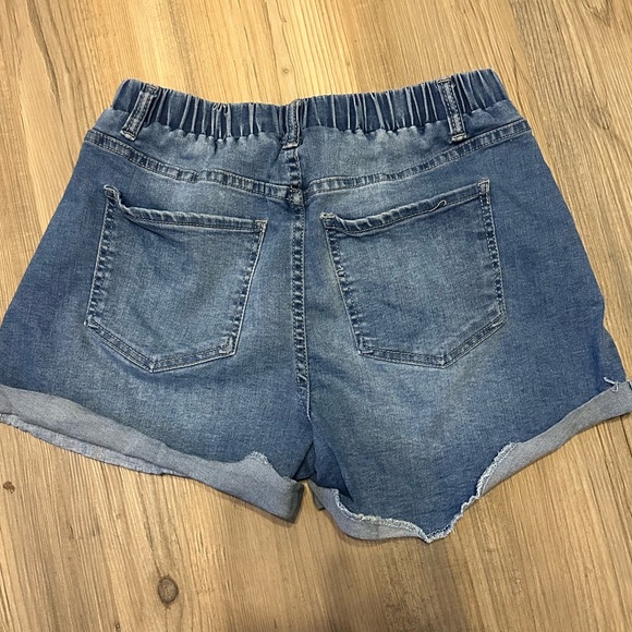 YMI dream denim shorts size large - Picture 2 of 2